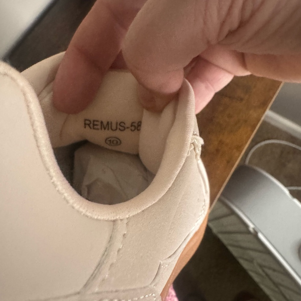 Top MODA Cream and Tan Women's Sneakers NWOT - Picture 4 of 6